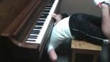 Vzhůru nohama piano
