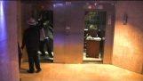 Rémi Gaillard: "Kmotr" ve výtahu