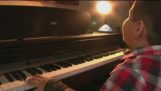 Een blind kind 7 jaar schokte de muziek