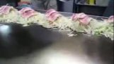 Okonomiyaki: Ein köstliches Mittagessen aus Japan