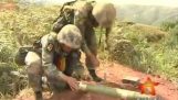 Chinese soldaten vuren raketten zonder het vat