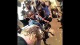 Kinder im Kongo zum ersten Mal sehen eine weiße