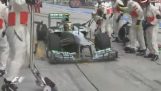 Lewis Hamilton si ferma nel pit stop sbagliato