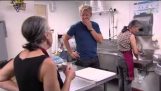 Шеф-повар Gordon Ramsay посещает греческий ресторан