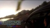 Dykke ned fra en klippe med en BMW M3