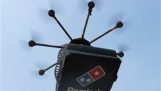 Pizzabud med remote kontrolleret helikopter