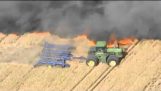 Agriculteurs empêchent la propagation du feu dans leurs domaines