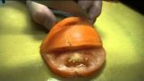 Eine andere Möglichkeit, eine Tomate schneiden