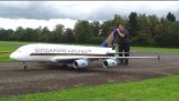Riesige remote gesteuerten Flugzeug