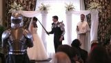 Epische Schlacht an der Hochzeitszeremonie