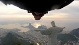 Wingsuit Fly-By múlt Rio ’ s Krisztus a Megváltó szobor