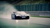 Top Gear yeni McLaren P1 test eder.
