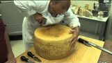 オープニングのパルメザン チーズの車輪