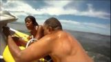 Bombero rescata a una familia entera de ahogarse