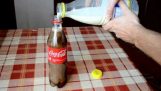 Что произойдет, если мы ставим молоко в бутылку кока-колы;