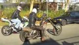 Gamle Harley vs Honda CBR1000RR