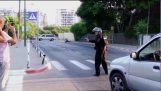 Graffiti bomby VS polícia Robot