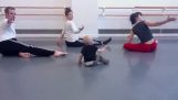 Danse contemporaine avec un bébé