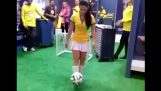 บราซิลแสดงพรสวรรค์ของเธอในฟุตบอล