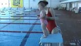Dziecko praktykowane na nurkowania
