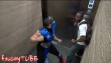 Mortal Kombat in de lift