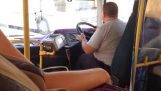 Problema cu volanul pe autobuz