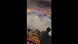 ベトナムのスタジアムの屋根の崩壊
