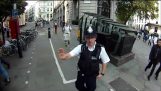 Londres cycliste arrêté par la Police! (Trucs drôles!)