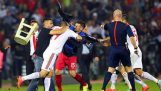 Πανικός στον αγώνα Σερβίας – 알바니아