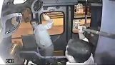 Karma bestraft einen Dieb auf dem bus