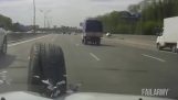 I più pazzi incidenti stradali rispetto alle telecamere