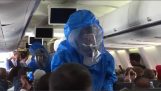 طائرة ركاب العطس ويقول مزحة حول فيروس إيبولا…