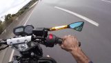 Motard avec tongs et shorts, Il tombe de son vélo avec 185 kmh