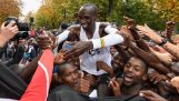 La maratona Eliud Kipchoge termina in 1 ora e 59 minuti