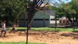 Ronaldinho volley pied de jeu en prison