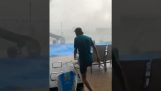 Een trampoline in de storm