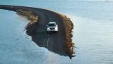 En una carretera inundada en Islandia