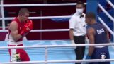 Boxer Hebert Sousa hat seinen Gegner ausgeschaltet, olympisches Gold gewinnen