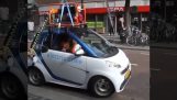 Elektrische auto wordt omgebouwd tot hybride