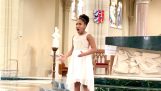 A 10 year old girl sings the “Queen of the Night” of Mozart