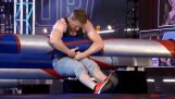 Впечатляющая настойчивость участника American Ninja Warrior