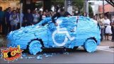 Post-it žert pro motoristu na parkovacím místě pro invalidy