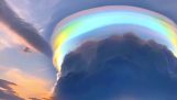 Regenboog op een wolk