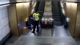 Politie achtervolging in de metro