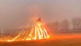 Fogos de artifício em um helicóptero