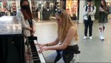 Incroyable reprise d'Interstellar sur un piano public