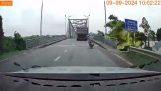 Crollo di un ponte in Vietnam