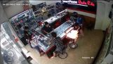 Batterij ontploft na wordt verwijderd door de klant In al-Ahmar taferelen