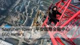 Ping 한 금융 센터 타워를 등반 (660m)