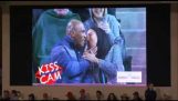 Mike Tyson öpücük Cam üstünde yakalandı!
